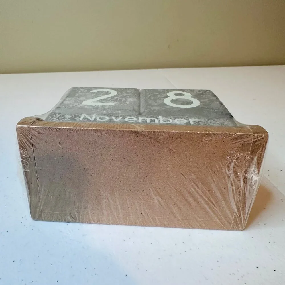 Perpetual Calendar With Month Date Display Block Numbers